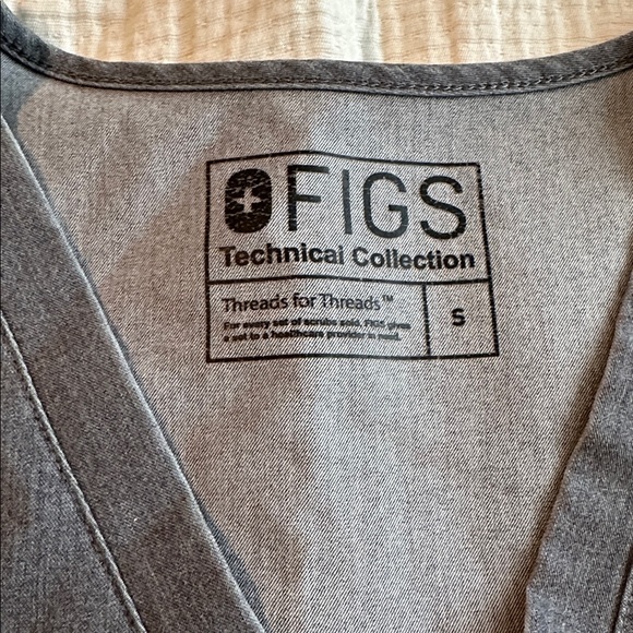 FIGS Graphite Scrub Top - Picture 2 of 2